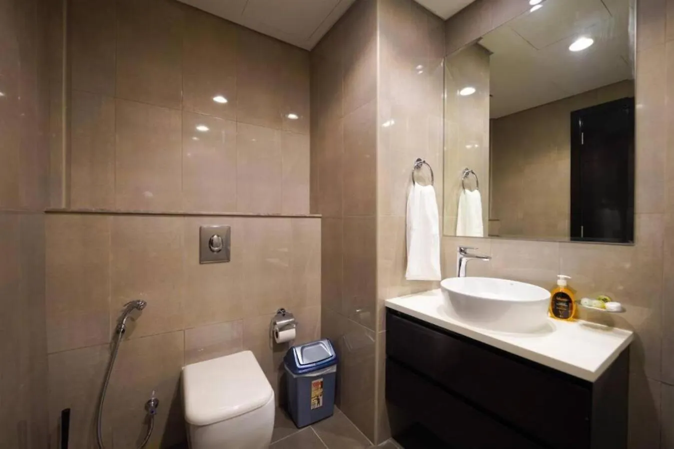 Brown Stone - Pool View II Merano Dubai Apartment